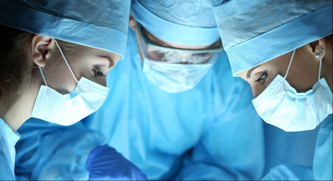 Médicos formados fora do Brasil têm 1ª fase do Revalida neste domingo