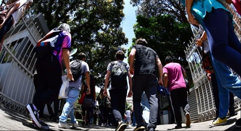 Milhões de candidatos fazem a segunda prova do Enem neste domingo